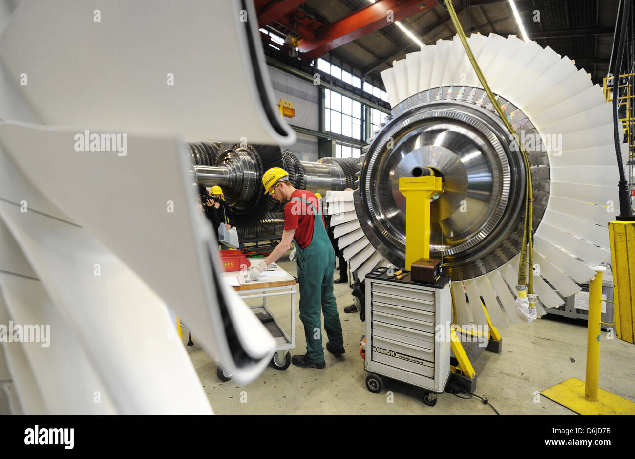 A Siemens employee works on a turbine blade wheel on the premises of the Siemens gas turbine plant in Berlin, Germany, 14 March 2012. Siemens is the region's largest industrial employer. Photo: Rainer Jensen Stock Photo
