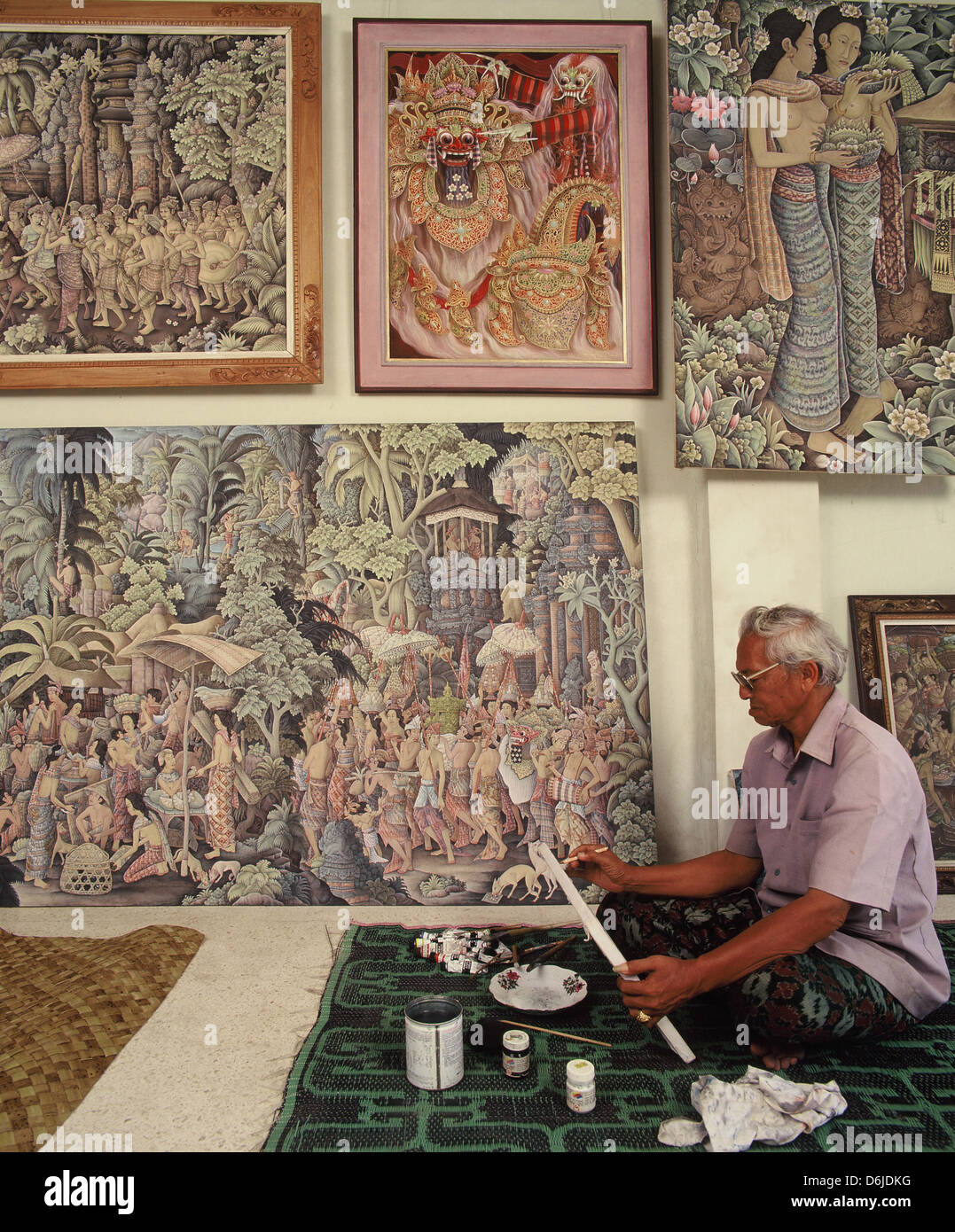 Ketut Liyer, famoso pittore, uomo medicina da Ubud, sappiamo dal libro  mangiare amore e preda Foto stock - Alamy