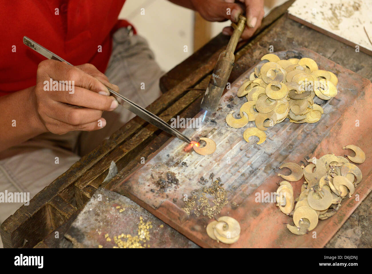Soldering gold jewellery, Mas, Bali, Indonesia, Southeast Asia, Asia