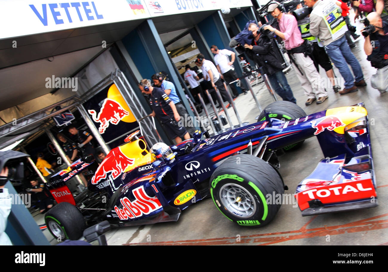 Formula 1 red bull pit garage hi-res stock photography and images - Alamy