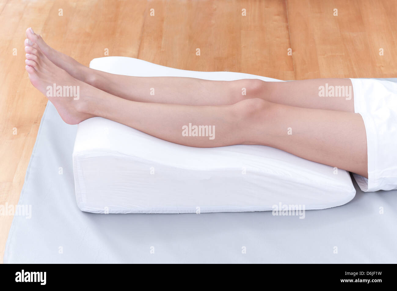 https://c8.alamy.com/comp/D6JF1W/a-womans-legs-lay-down-on-a-pillow-for-relaxing-and-preventing-varicose-D6JF1W.jpg