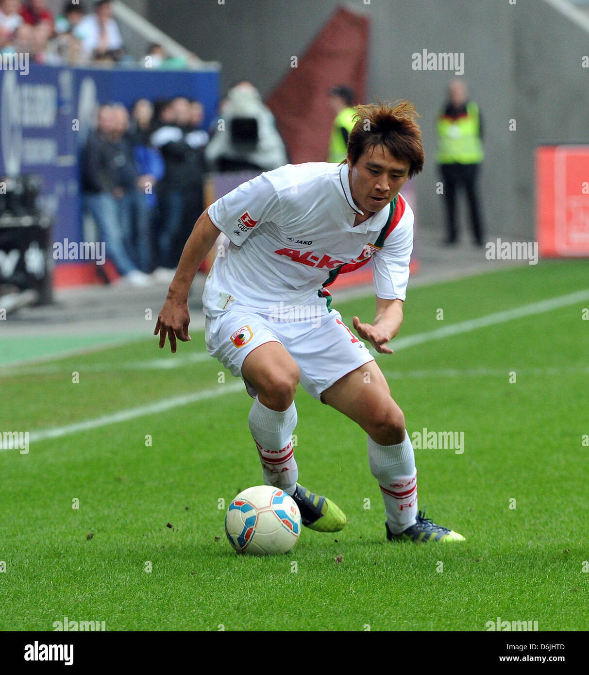 Augsburg's Ja-Cheol Koo controls the ball during the Bundesliga match FC Augsburg versus  1.FSV Mainz 05 at SGL-Arena in Augsburg, Germany, 17 March 2012. Augsburg won 2-1. Photo: Stefan Puchner Stock Photo