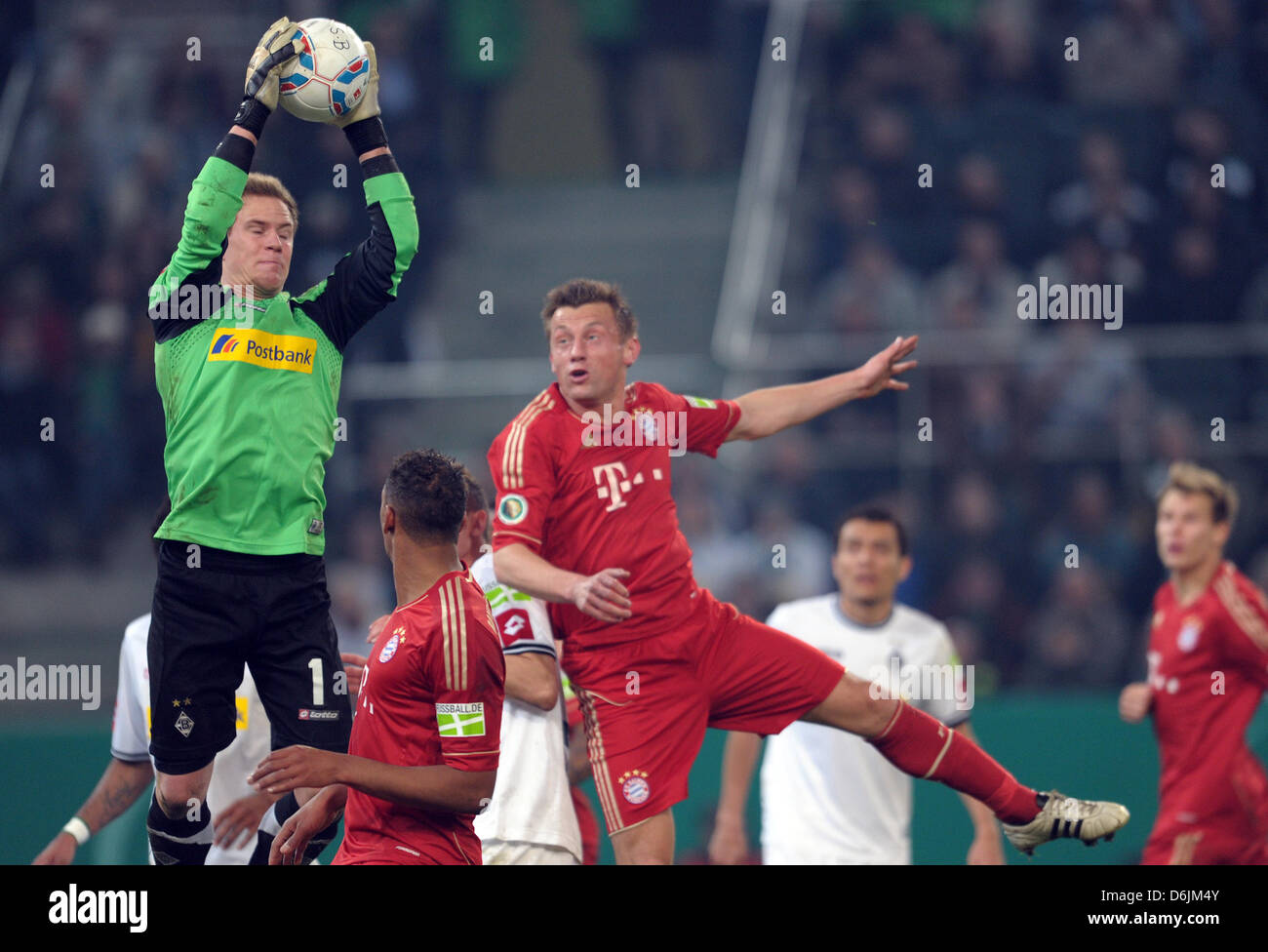 Munich's Ivica Olic (R) vies for the ball with Moenchengladbach's keeper Marc-Andre ter Stegen during the DFB Cup semi-final match between Borussia Moenchengladbach and Bayern Munich in Moenchengladbach, Germany, 21 March 2012. Photo: Federico Gambarini Stock Photo
