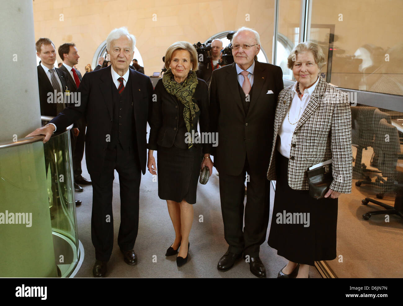 Former German Presidents Richard von Weizsaecker (L) and Roman Herzog and their wives Marianne von Weizsaecker (R) and Alexandra Freifrau von Berlichingen arrive for the swearing-in ceremony of German President Gauck at the Reichstag in Berlin, Germany, 23 March 2012. Gauck received a vast majority of votes from the Federal Assembly. Photo: Michael Kappeler Stock Photo