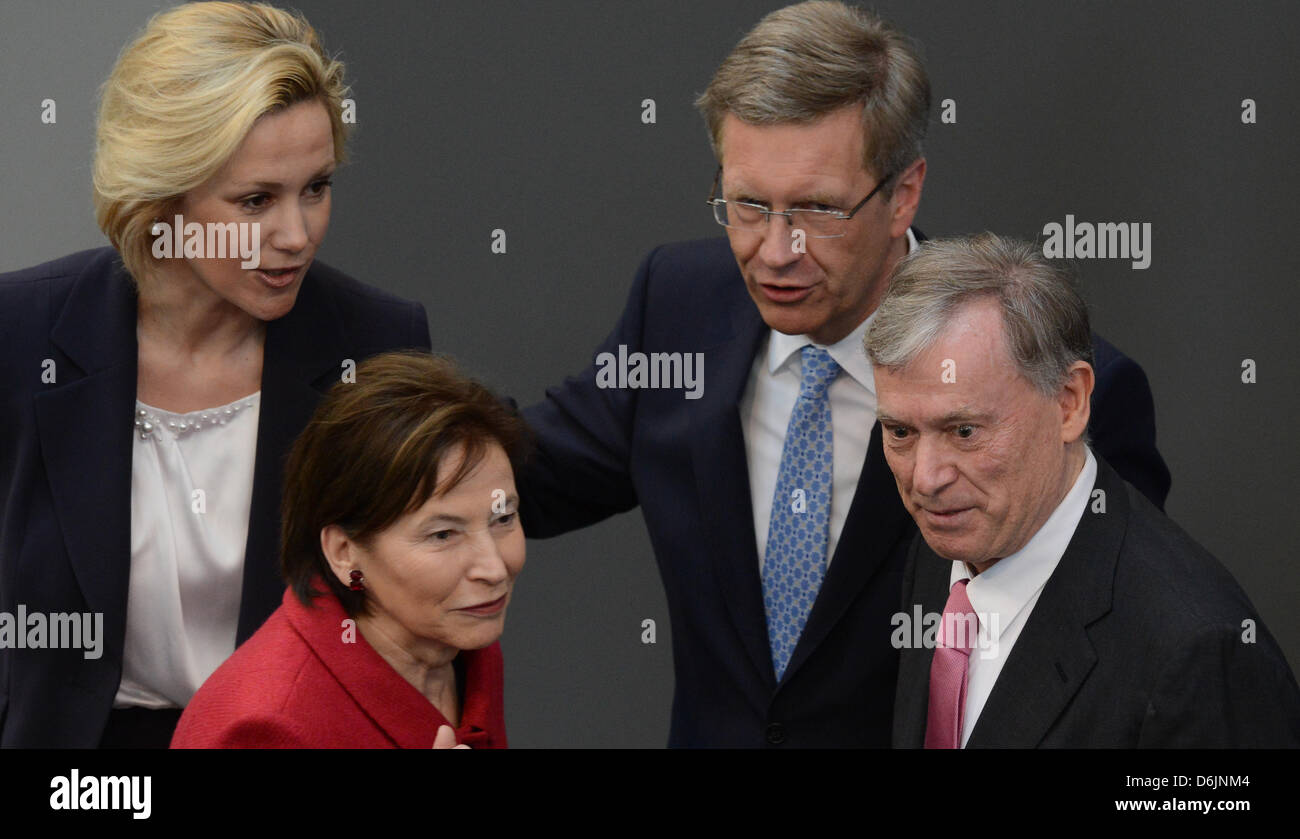 Former German Presidents Horst Koehler (R) and Christian Wulff (2-R) and their wives Eva Luise Koehler (2-L) and Bettina Wulff attend the swearing-in ceremony of President gauck inside the Bundestag in Berlin, Germany, 23 March 2012. Gauck received a vast majority of votes from the Federal Assembly. Photo: Rainer Jensen Stock Photo