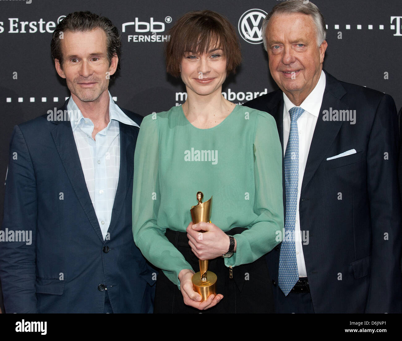 Actors Ulrich Matthes (LR) and Christiane Paul and State Minister
