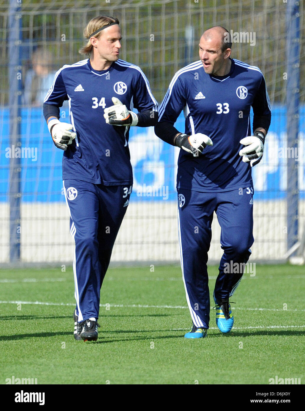 Schalke's goalkeeper Timo Hildebrand (L) and Mathias Schober take part in training at Arena Aufschalke in Gelsenkirchen, Germany, 28 March 2012. FC Schalke 04 will play Athletic Bilbao in the quarterfinal of the Europa League on Thursday, 29 March 2012. Photo: CAROLINE SEIDEL Stock Photo