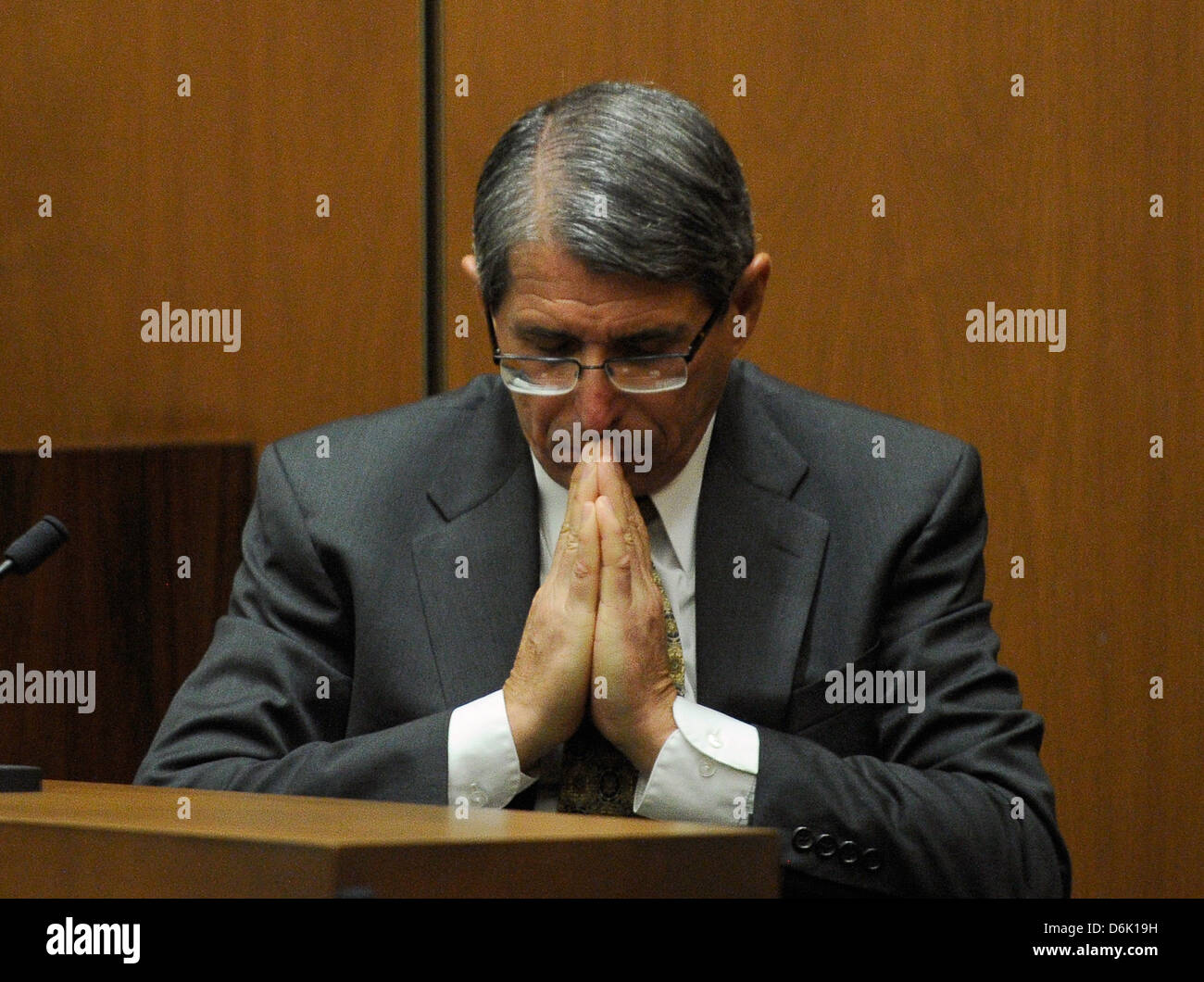 Defense witness Dr. Paul White pauses during a break in redirect examination in the final stage of Conrad Murray's defense Stock Photo