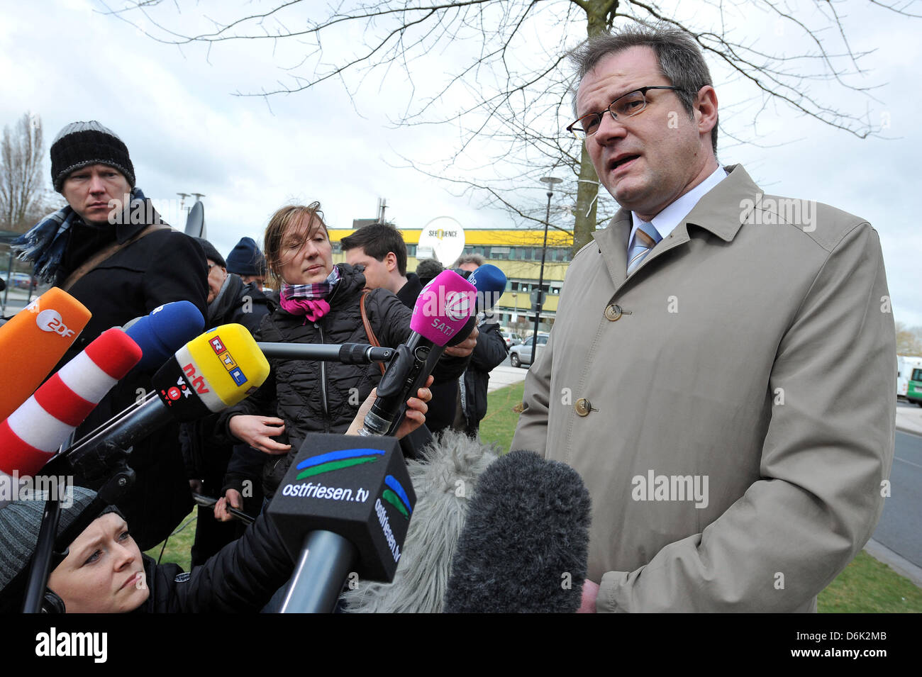 Chief public prosecutor Bernard Suedbeck (R) talks about the current investigations into the murder of an 11 year old girl in front of the police station in Emden, Germany, 30 March 2012. The 17 year old murder suspect was released from remand on Friday. The possibility that he was the perpetrator can be ruled out, accoring to the police and public prosecutor. Photo. MICHAEL BAHLO Stock Photo