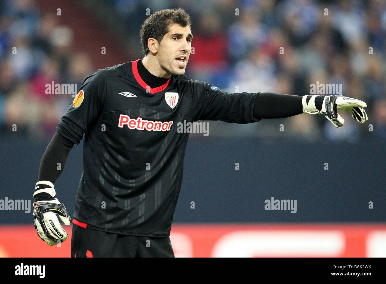 Bilbao's goalkeeper Gorka Iraizoz gives instructions during the Europa League match between FC Schalke 04 and Atletic Bilbao at Veltins Arena in Gelsenkirchen, Germany, 29 March 2012. Photo: Revierfoto Stock Photo