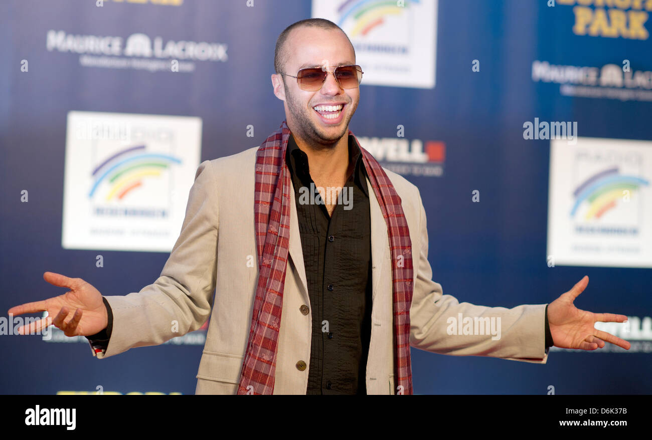 Bitish musician Marlon Roudette arrives for the presentation of the Radio Regenbogen Award in Karlsruhe, Germany, 30 March 2012. The prize is awarded to international celebreties every year. Photo: Uwe Anspach Stock Photo