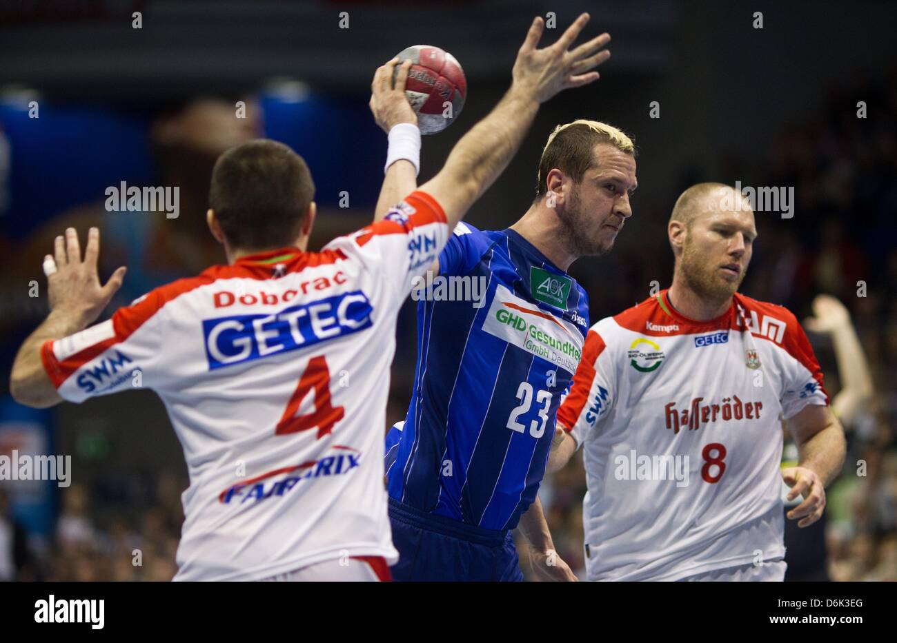Hamburg's Pascal Hens (M) in action against Magdeburg's Damir Doborac (L) and Ales Pajovic (R) during the German Bunddesliga handball match between SC Magdeburg and HSV Hamburg at the Getec-Arena in Magdeburg, Germany, 31 March 2012. Photo: Jens Wolf Stock Photo