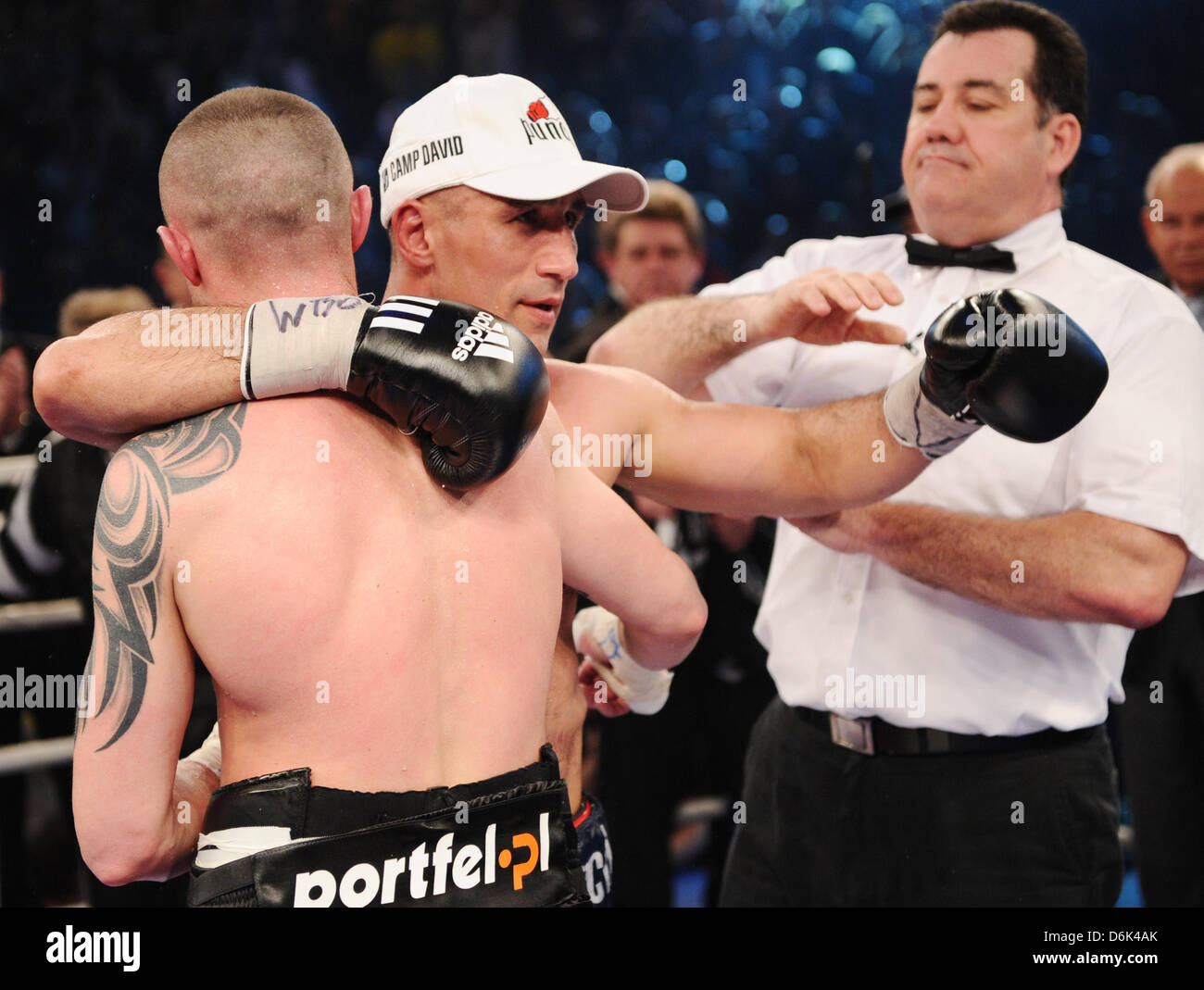 Polish boxer Piotr Wilczewski (L) congratulates German boxer Arthur