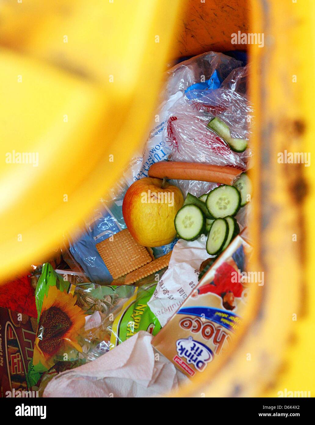 (dpa FILE) - An archive picture, dated 4 June 2008, shows a garbage can filled with food in Frankfurt, Germany. German Federal Ministry of Food, Agriculture and Consumer Protection, Ilse Aigner, commissioned a study into the waste of food in Germany. Photo: Marius Becker Stock Photo