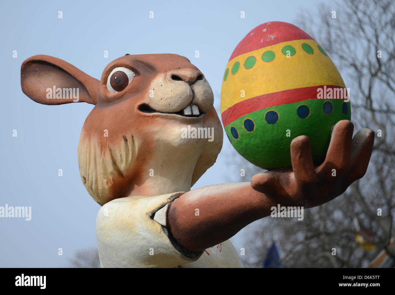 A giant Easter bunny stands next to the Britz gardens in Berlin, Germany, 03 April 2012. He campaigns for the 58th Britz tree blossoms festival running from 04 to 22. April. Photo: Rainer Jensen Stock Photo