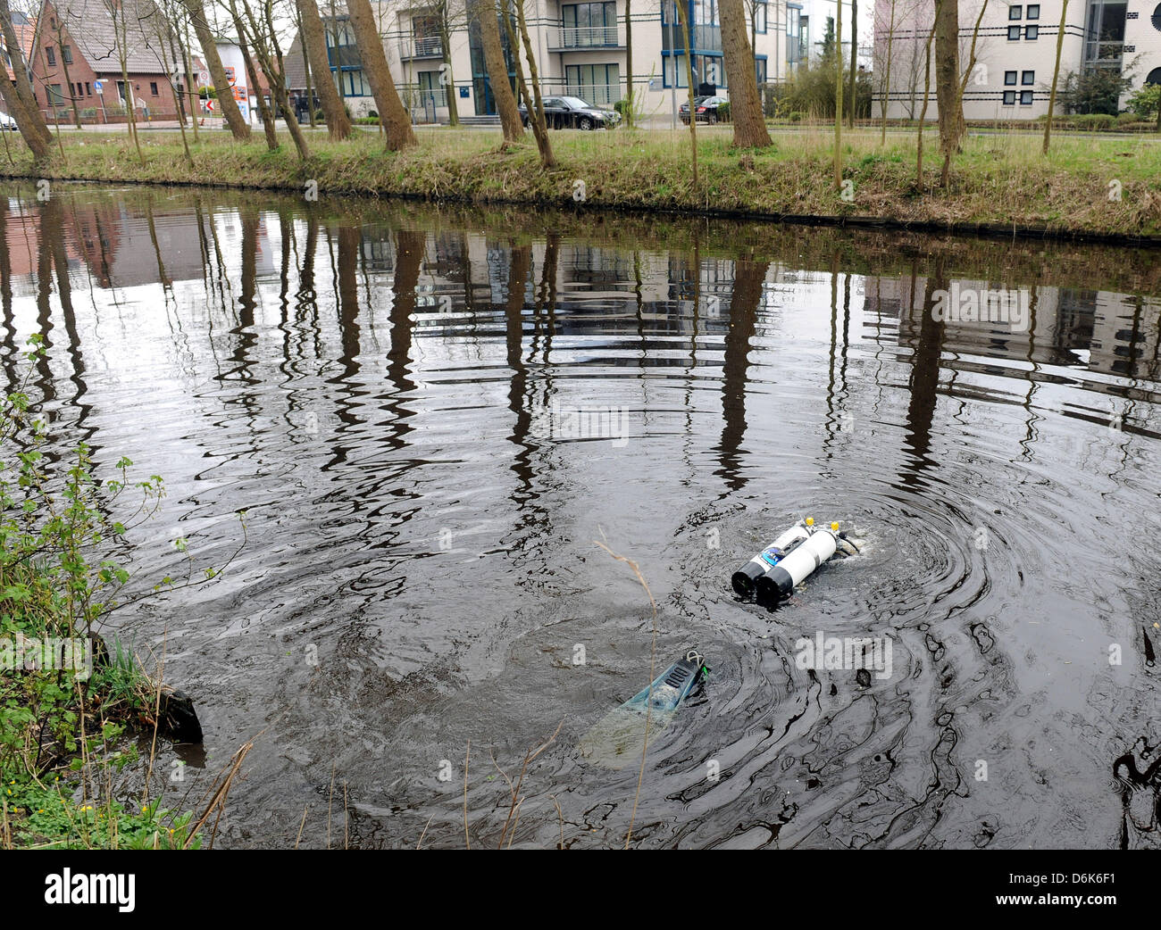 A police divers looks for the murder weapon in the murder case Lena in a moat in Emden, Germany, 04 April 2012. The 18 year old alleged perpetrator in the murder case of an eleven year old girl was arrested on 31 March 2012. Photo: INGO WAGNER Stock Photo