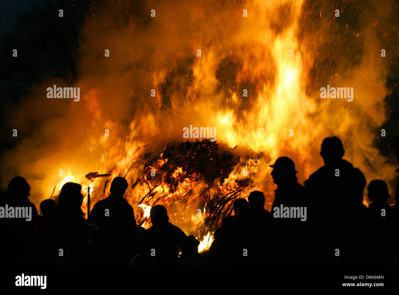 (FILE) An archive photo dated 07 April 2007 shows people standing around an Easter fire in the Harz Mountains in Altenau, Germany. The pre-Christian tradition to drive away evil spirits with fire is still an Easter tradition even today attracting hundreds of spectators. The chamber of agriculture is reminding people to be careful referring to tips from the German Association of Fir Stock Photo