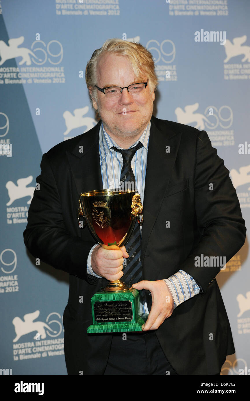 US actor Philip Seymour Hoffman presents the Coppa Volpi award for best actor in 'The Master' after the closing award ceremony of the 69th Venice International Film Festival in Venice, Italy, 08 September 2012. Photo: Jens Kalaene Stock Photo