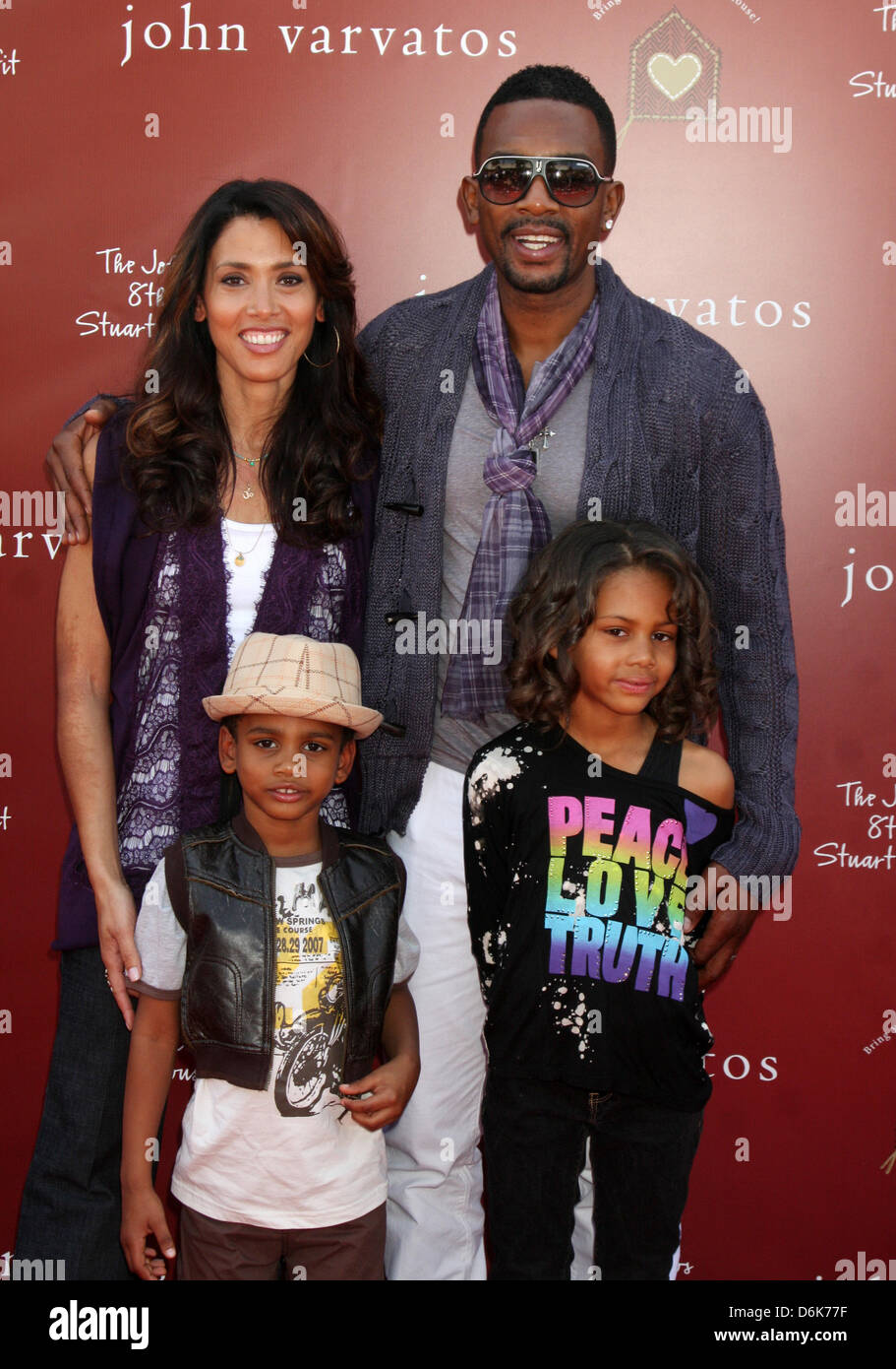 Bill Bellamy and Family 8th annual John Varvatos Stuart House benefit at John Varvatos Los Angeles Los Angeles, California, USA - 13.03.11 Stock Photo