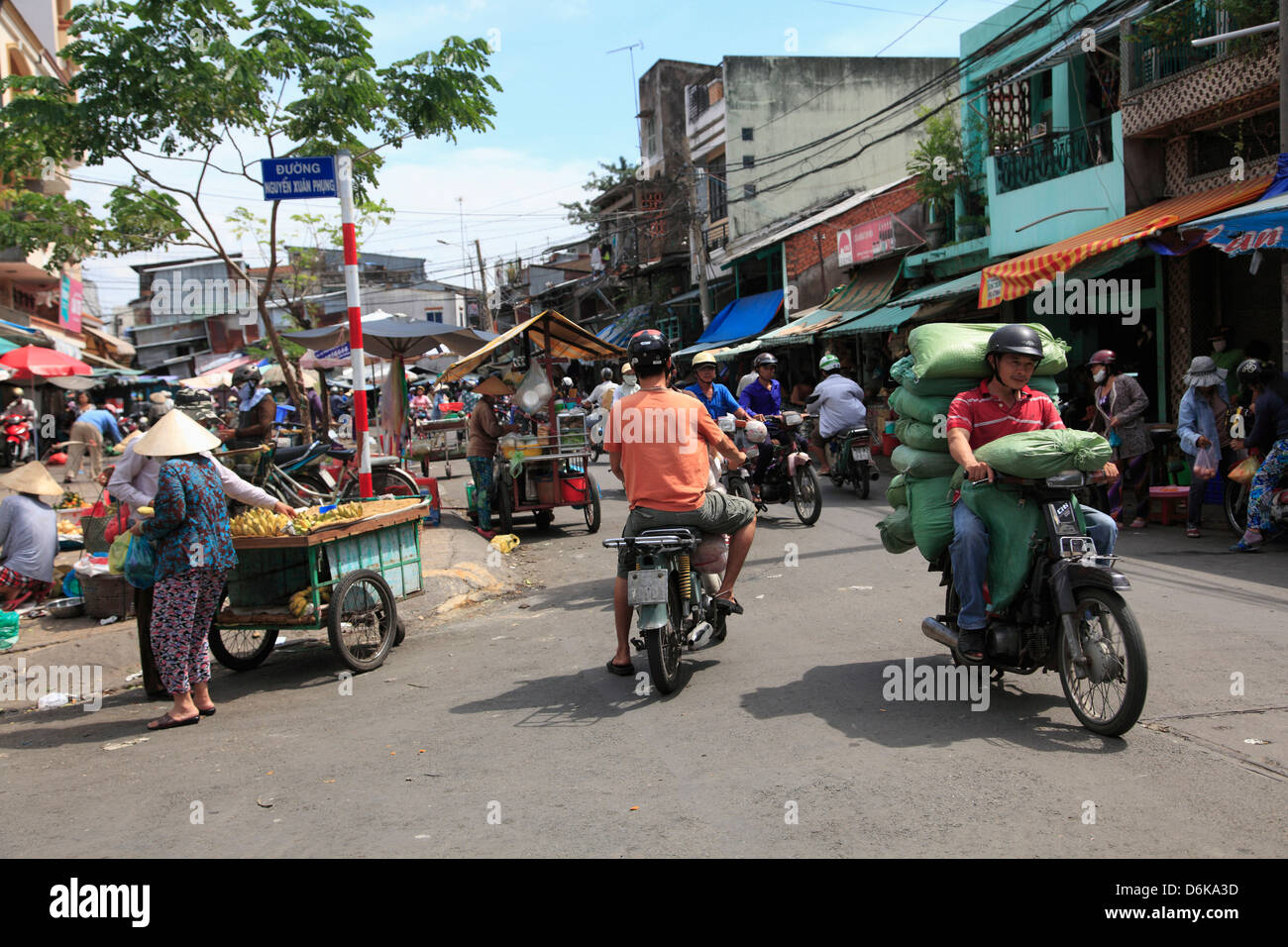 Street Scene, Cholon, Chinatown, Ho Chi Minh City (Saigon), Vietnam, Indochina, Southeast Asia, Asia Stock Photo