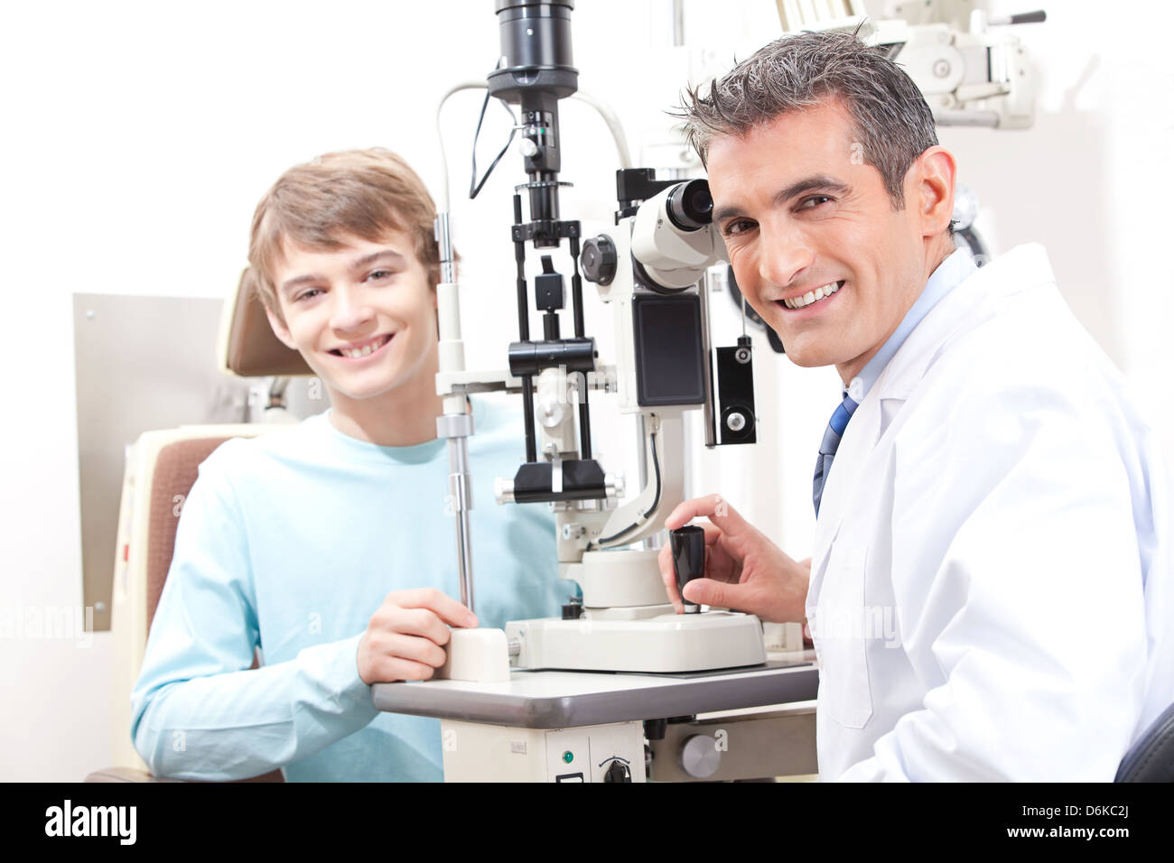 Doctor with pateint hires stock photography and images Alamy