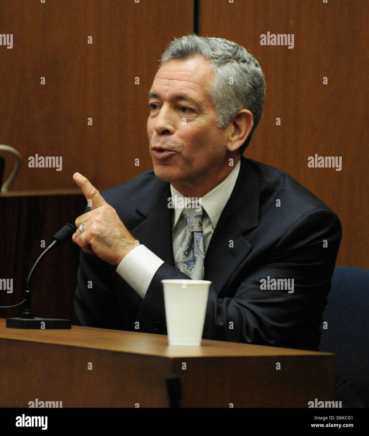 Dr. Robert Waldman an addiction specialist, testifies at the final