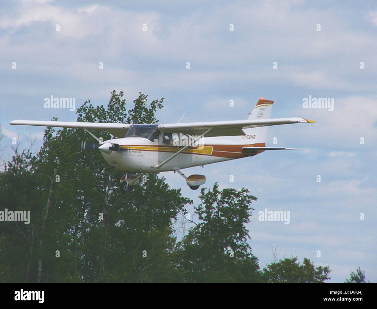 Four seat light aircraft hi-res stock photography and images - Alamy