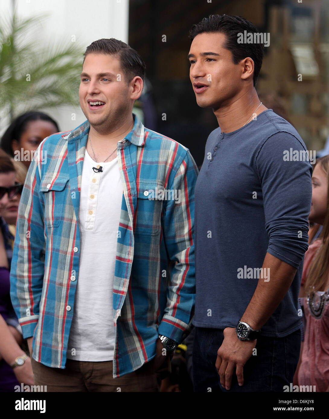 Jonah Hill and Mario Lopez at The Grove to film an appearance for the entertainment television news programme 'Extra' Los Stock Photo