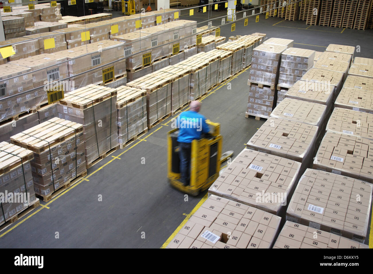 Berlin, Germany, workers in the Dock 100 Logistik GmbH at the logistics center of Dock 100 Stock Photo