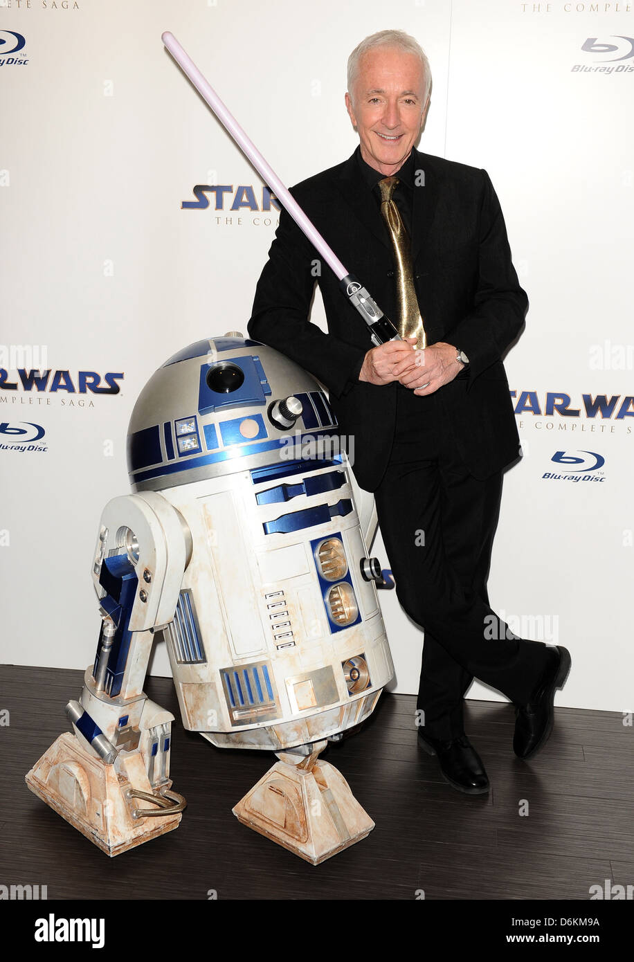 Warwick Davis Star Wars Blu-Ray - fiesta de lanzamiento en la Torre BT de  Londres, Inglaterra - 15.09.11 Fotografía de stock - Alamy