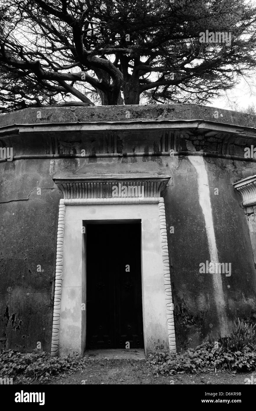 Highgate Cemetery London Black White Hi-res Stock Photography And ...