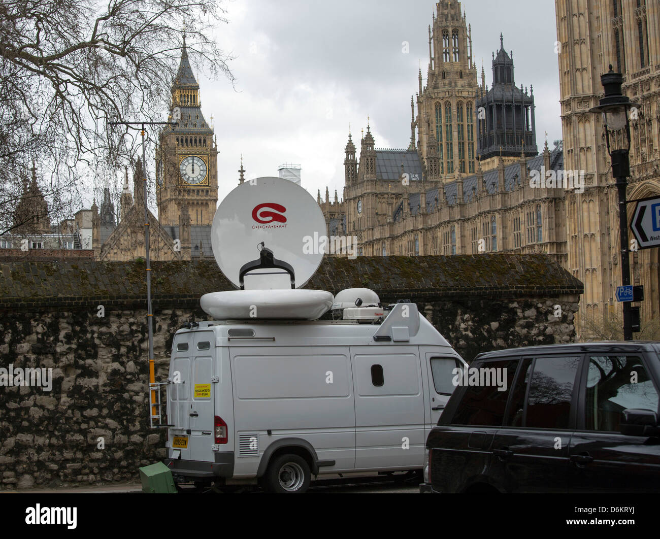 Satellite TV truck near Westminster parliament Stock Photo Alamy