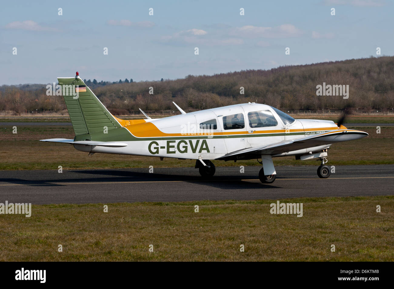 Piper PA-28 Cherokee Arrow (G-EGVA Stock Photo - Alamy