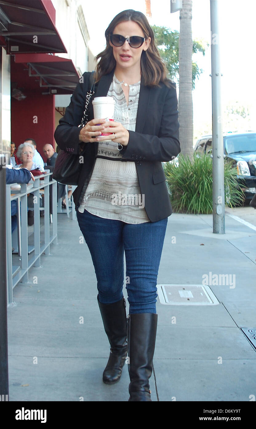 Pregnant Jennifer Garner and her friend who is also expecting are seen