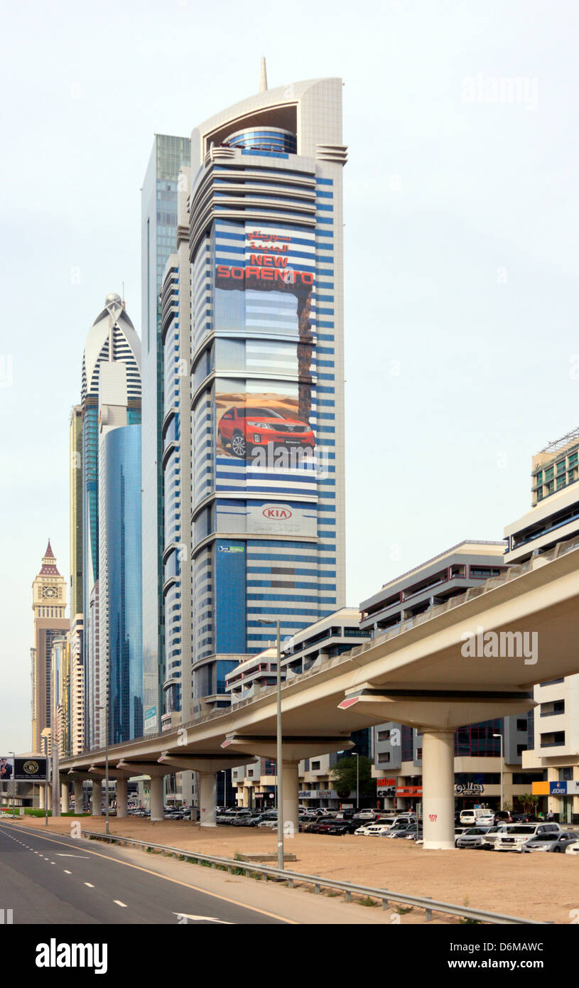 High rise tall buildings skyline hi-res stock photography and images ...