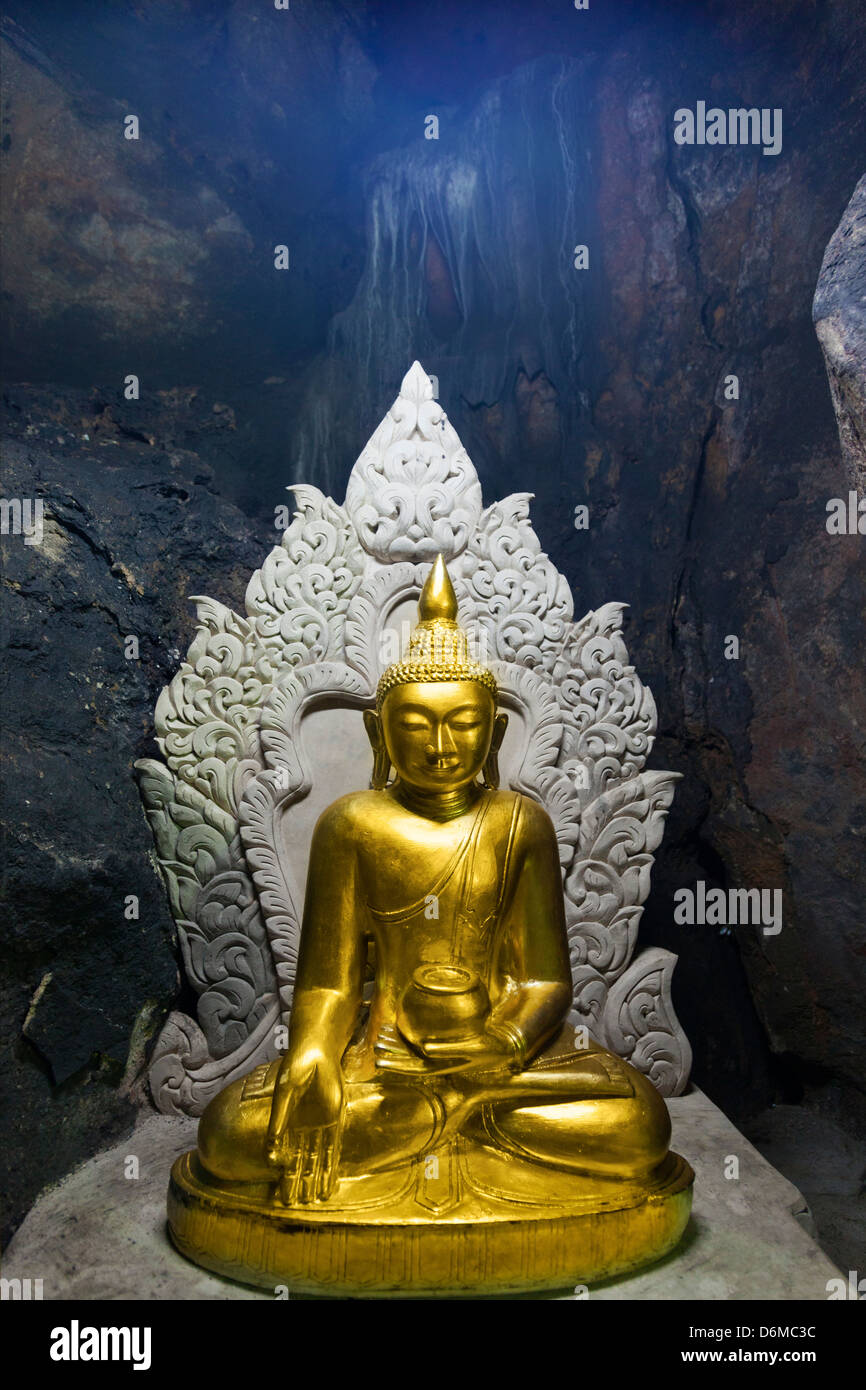 The fantastic Buddhist Caves at Pindaya, Myanmar 10 Stock Photo