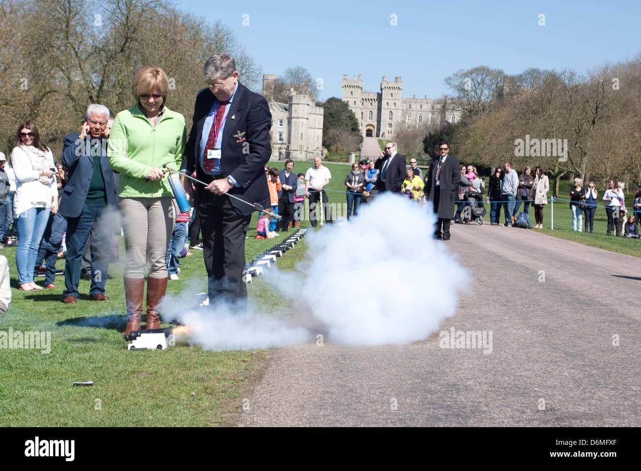 21 gun salute hi-res stock photography and images - Alamy