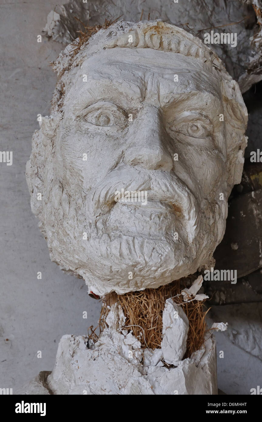 Statue broken head hires stock photography and images Alamy