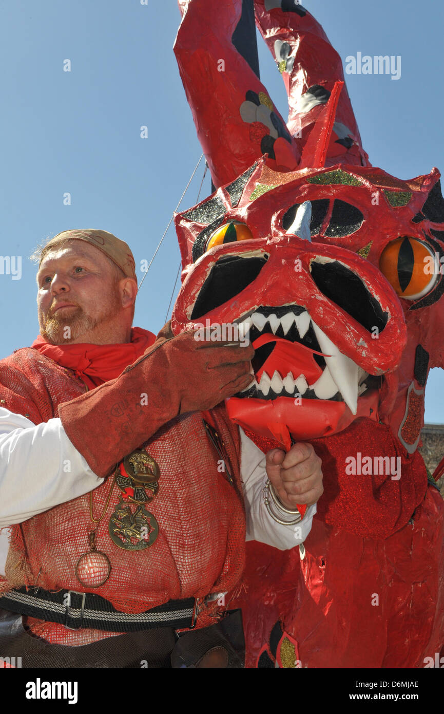 Trafalgar Square, London, UK. 20th April 2013. A Dragon and a Dragon ...