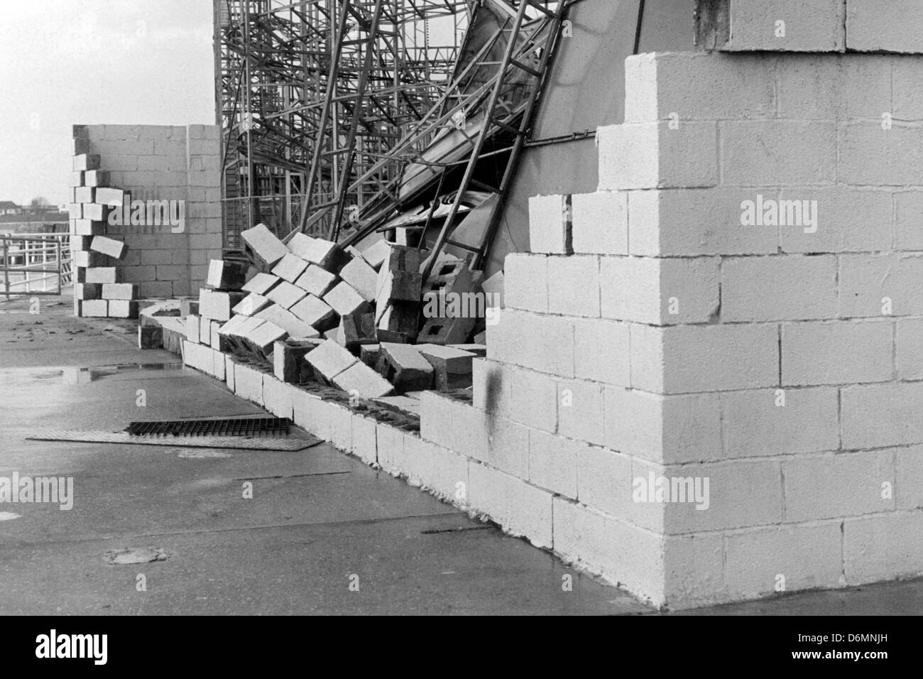 a wall collapsed at southsea funfair during the great storm 25th january 1990 Stock Photo
