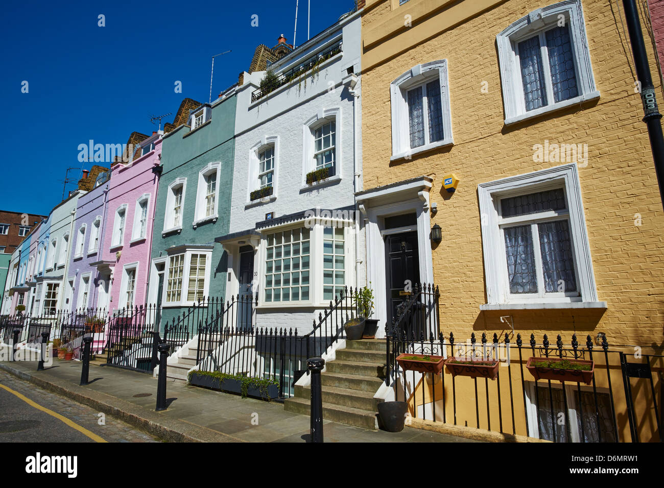 Price uk. Terraced House в Великобритании. A Terrace House в Англии. Италия terraced House. Сплошные дома в Великобритании.