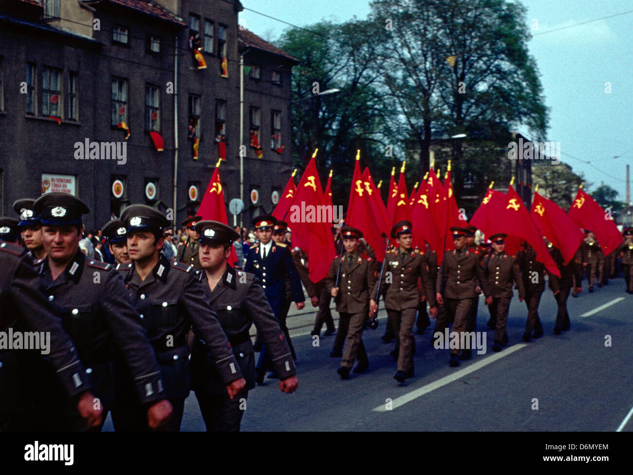 Gotha, DDR, NVA soldiers and soldiers of the Soviet Union in the parade for the 1200th anniversary of the city of Gotha Stock Photo