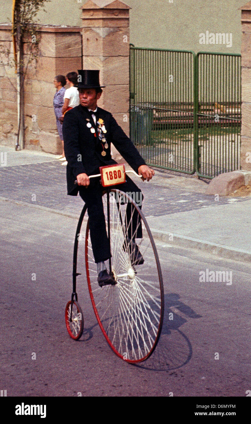 Nebra, DDR, high cyclists in the parade for the 1100-year anniversary of the city Nebra Stock Photo