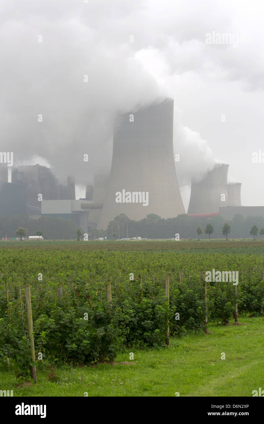 Bergheim germany rwe power plant hi-res stock photography and images ...