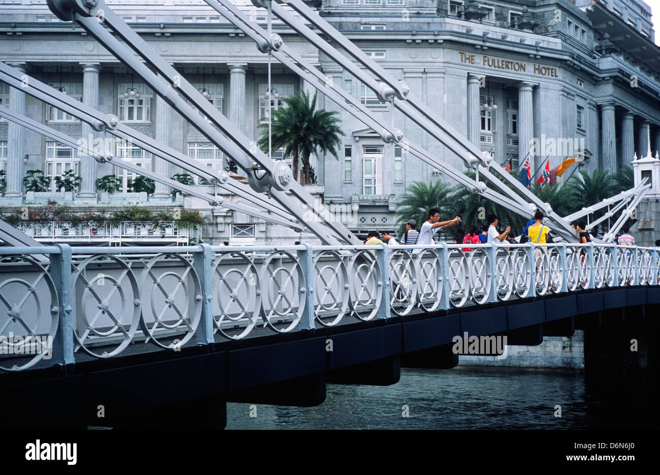 Cavenagh Bridge near the Fullerton Hotel Singapore Stock Photo Alamy