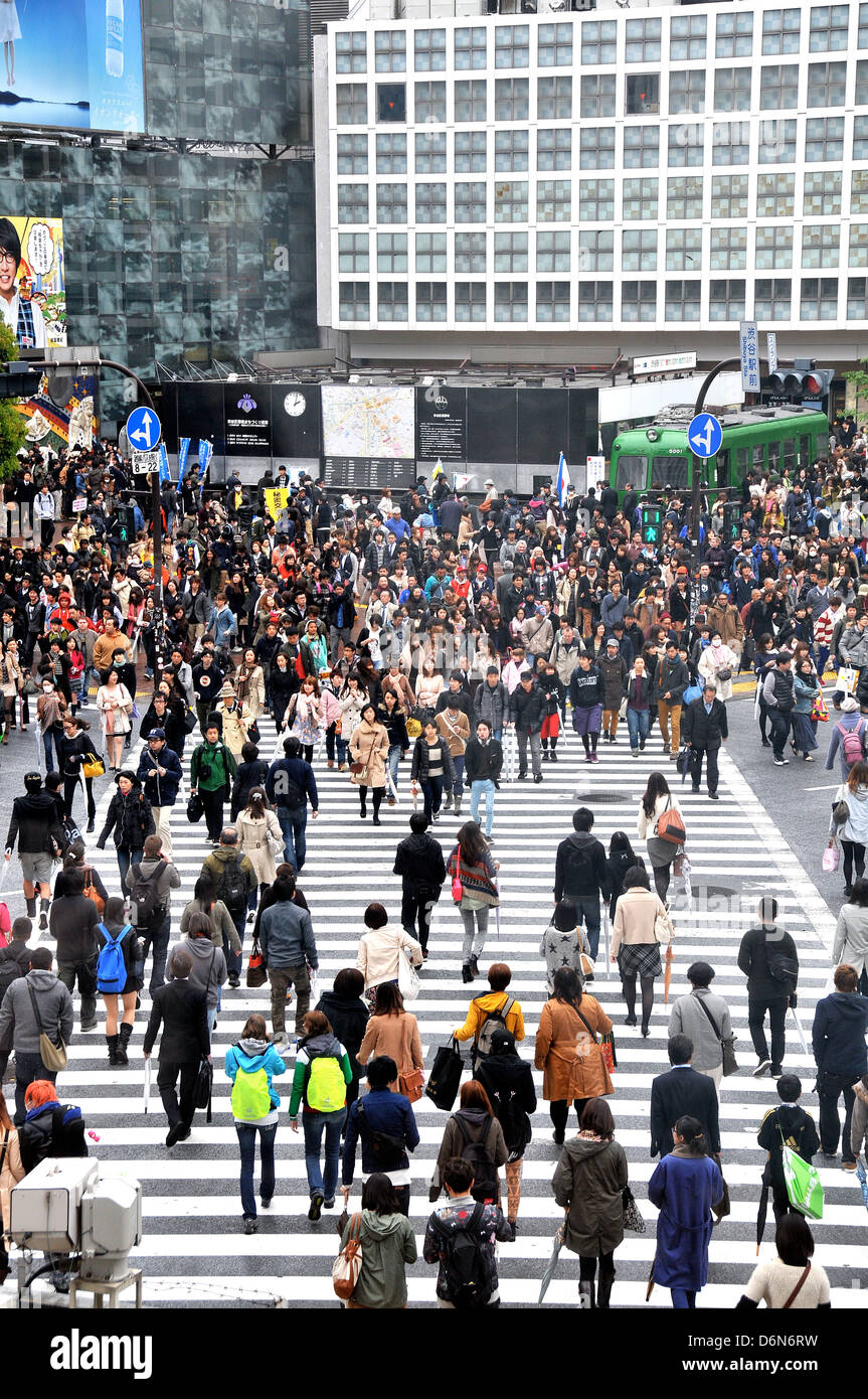 pedestrians crossing street Hachiko Shibuya Tokyo Stock Photo