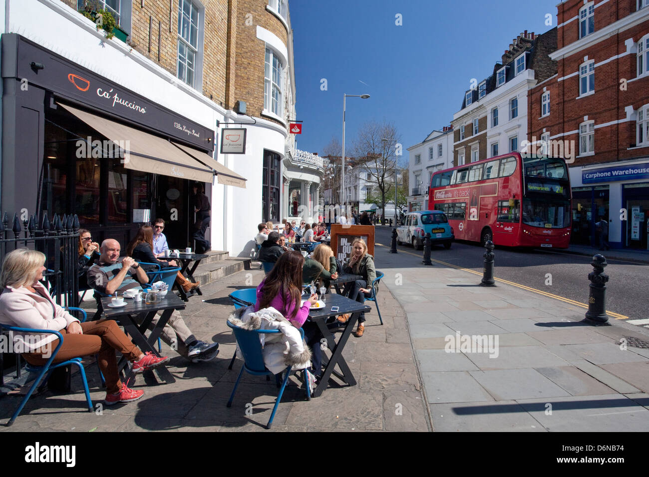 Pavement cafe in King's Road, Chelsea, London Stock Photo