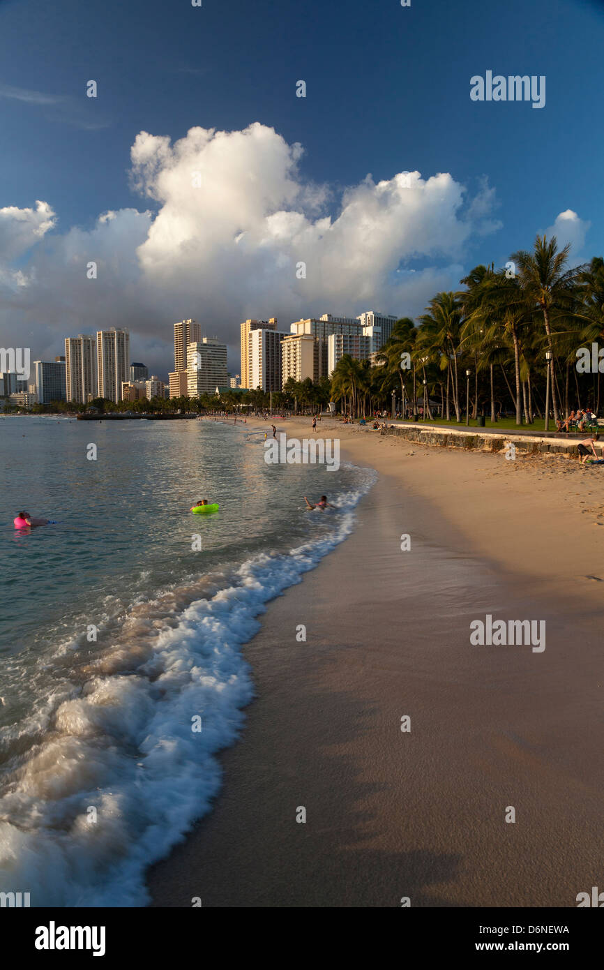 Waikiki skyline hi-res stock photography and images - Alamy