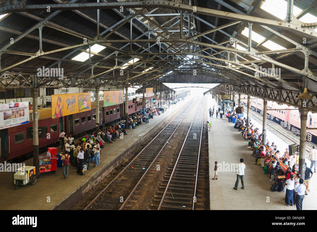 Train station sri lanka hi-res stock photography and images - Alamy