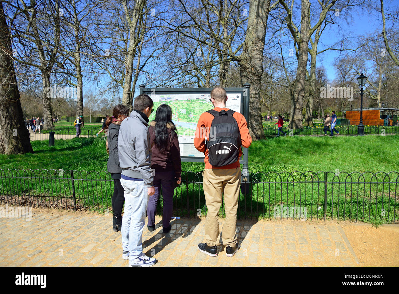 People looking at map of park, Hyde Park, City of Westminster, London, Greater London, England, United Kingdom Stock Photo